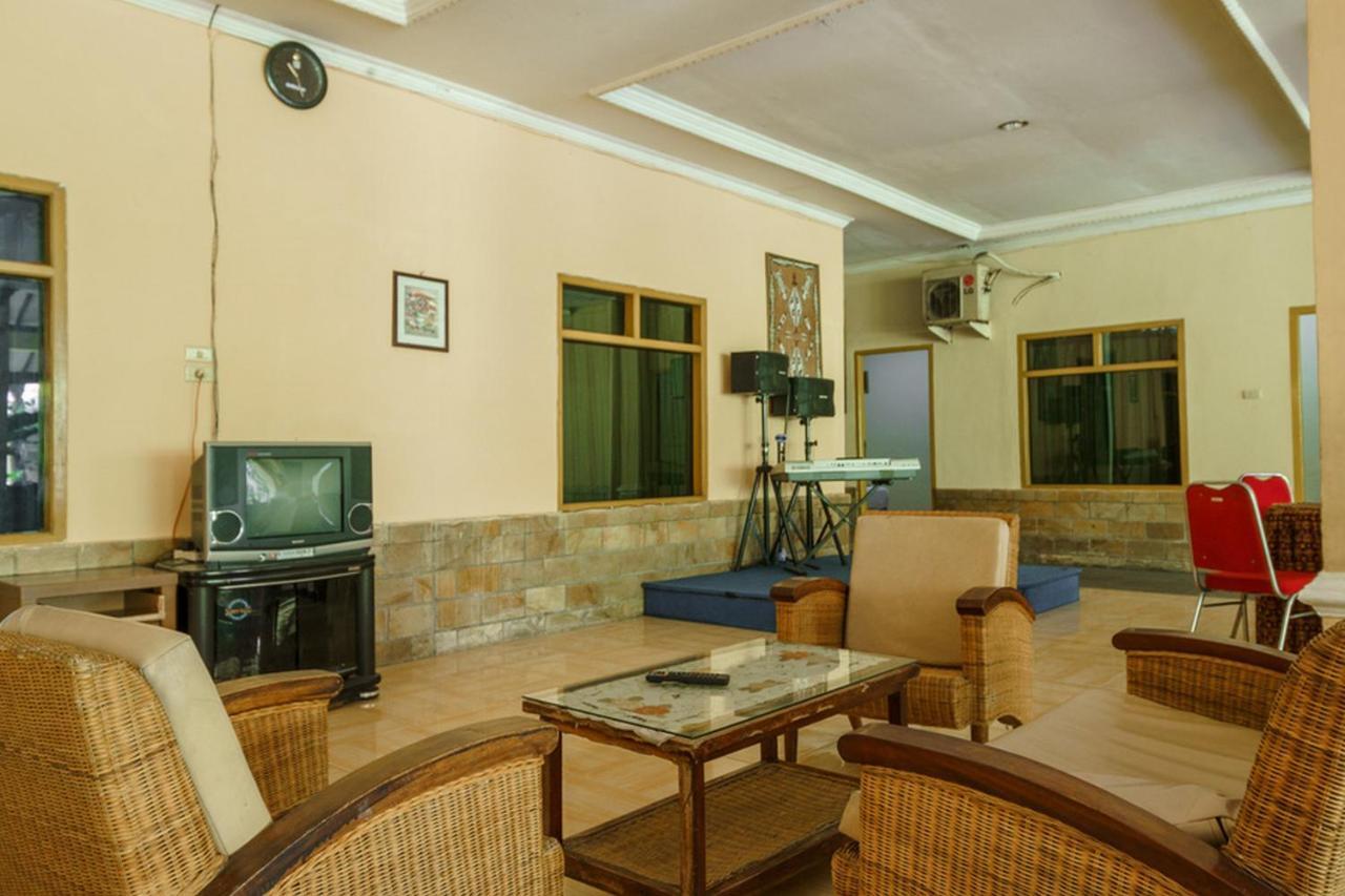 เรดดอร์ซ แอท จาลัน ลินตัส ซูมาเตรา ลาฮัต Hotel Lahat ภายนอก รูปภาพ