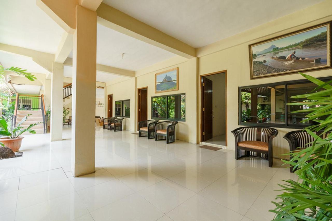 เรดดอร์ซ แอท จาลัน ลินตัส ซูมาเตรา ลาฮัต Hotel Lahat ภายนอก รูปภาพ